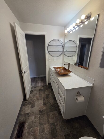 Building Photo - 10905 Vickery Ave E