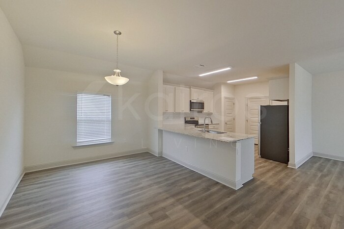 Building Photo - 8134 Hendrick Dr