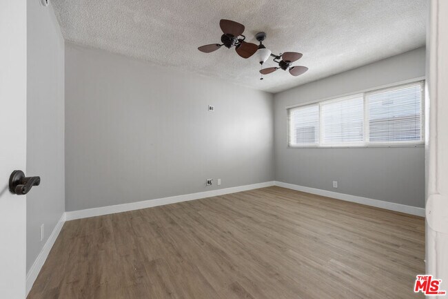 Building Photo - 3212 W 84th Pl