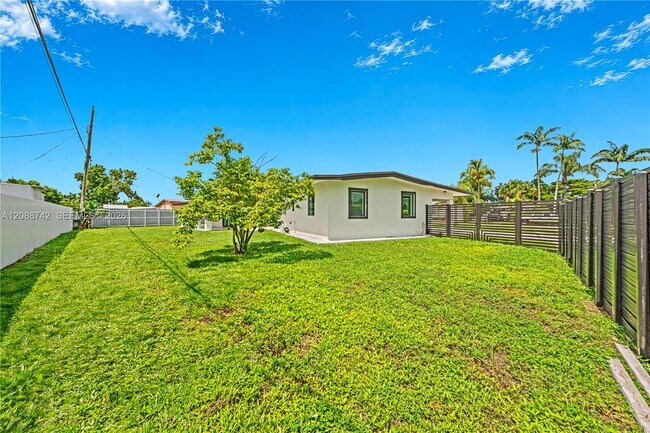 Building Photo - 11300 SW 43rd St