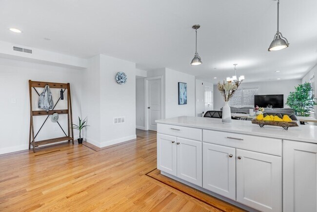 Building Photo - 10 Allen Ct