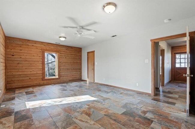 Building Photo - 180 Bradley Ln