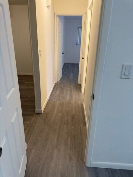 Building Photo - 325 N Lochview Terrace