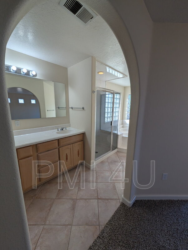 Building Photo - 511 Eugene Ct SE