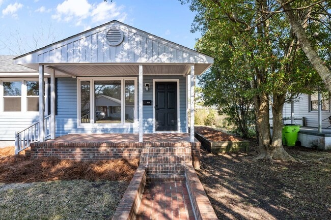 Building Photo - Three bedroom home for rent