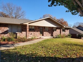 Building Photo - Beautiful Family Home with Neighborhood Lake Access