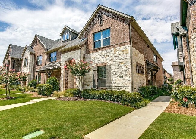 Building Photo - 4654 Rhett Ln