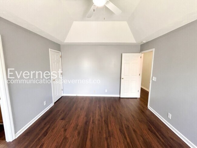 Building Photo - 3-Bed/2-Bath Home with Attached Garage/ Available Now!