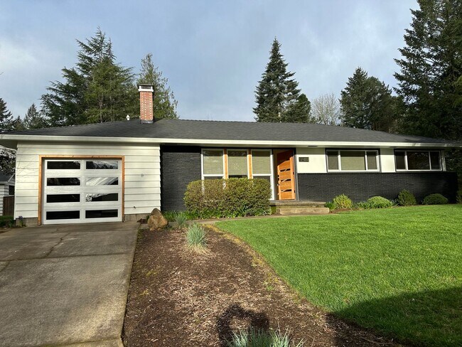 Building Photo - GORGEOUS RANCH STYLE HOME ON HUGE MANICURED LOT IN GARDEN HOME IN SW PORTLAND
