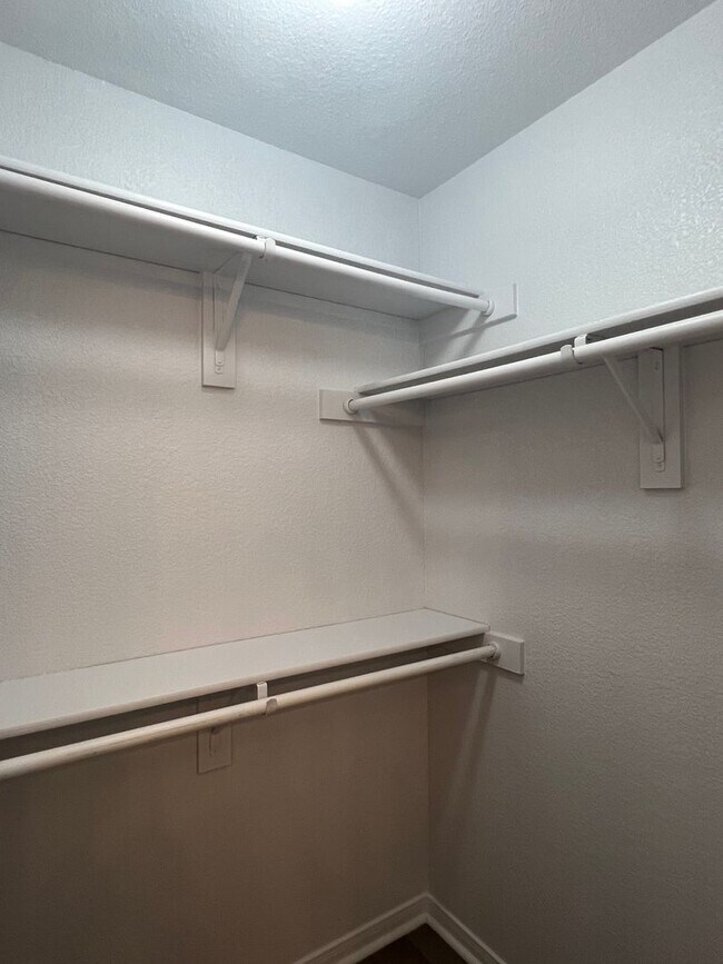 Building Photo - Updated 4 Bed Home in Killeen!