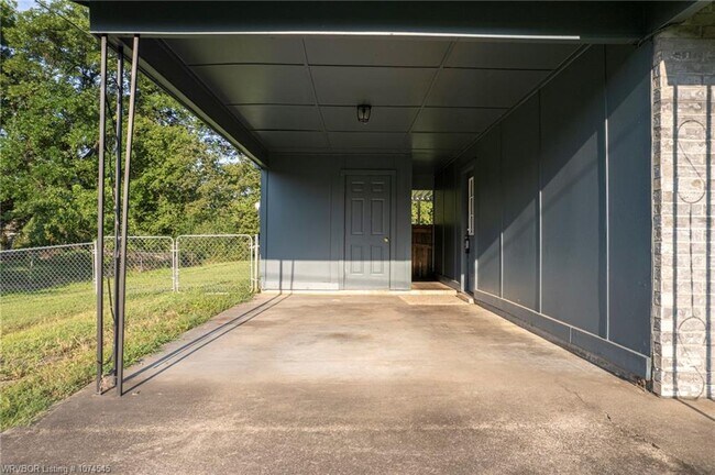 Building Photo - 502 8th St