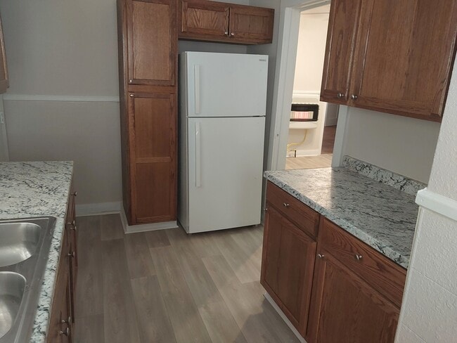 Building Photo - 1303 S Summit St