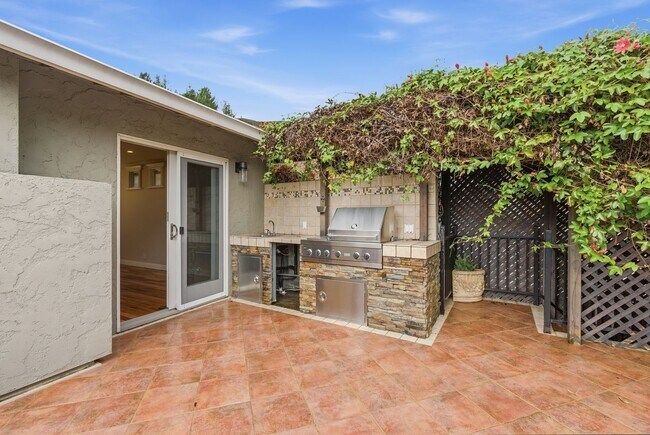 Building Photo - Exceptional Home in the Back of the Valley, Pacifica