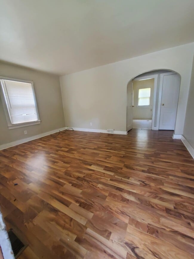 Building Photo - 1246 E Riverside Ave