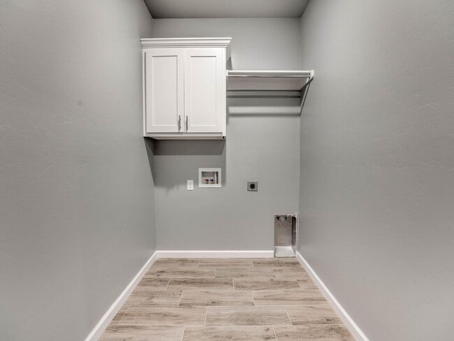 Building Photo - 9617 Lake Gohar Dr