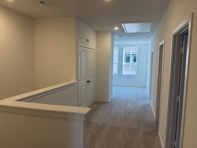 Building Photo - 2218 Via Vicky Rd