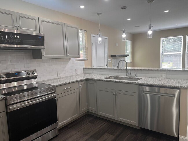 Building Photo - 415 Highland Ave