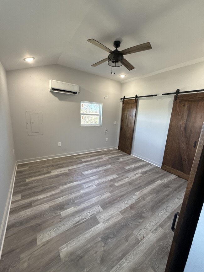 Building Photo - 279 Private Rd