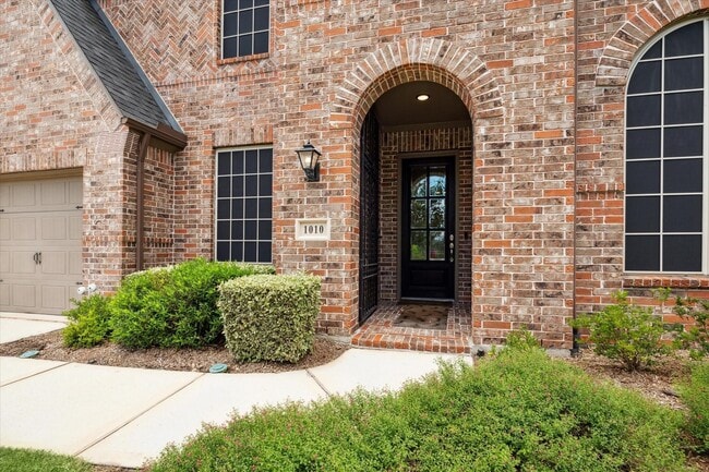 Building Photo - 1010 Bat Hawk Ct