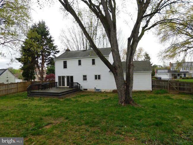 Building Photo - 916 Pointer Ridge Dr