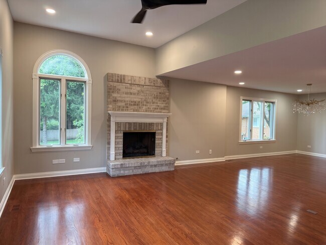 Building Photo - 1829 Wilmette Ave