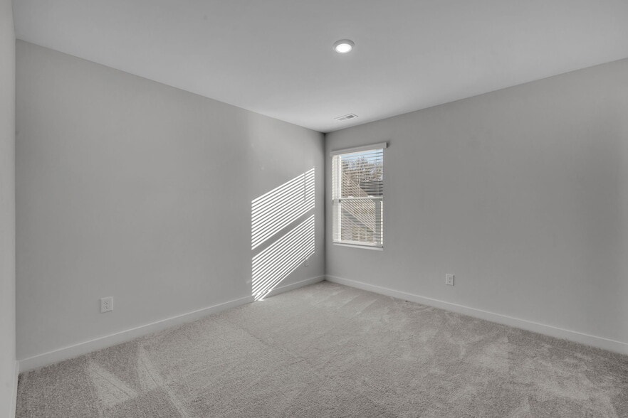 Building Photo - 361 Euclid Dr