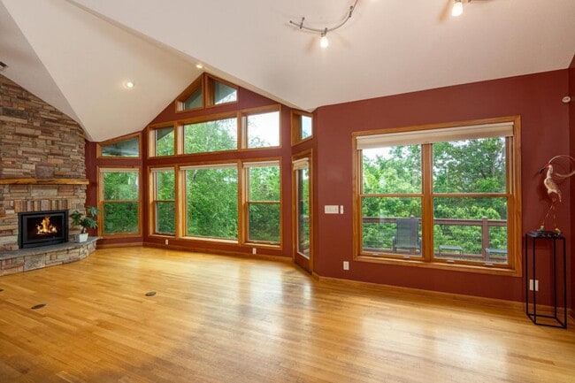 Building Photo - 348 Winding Ridge