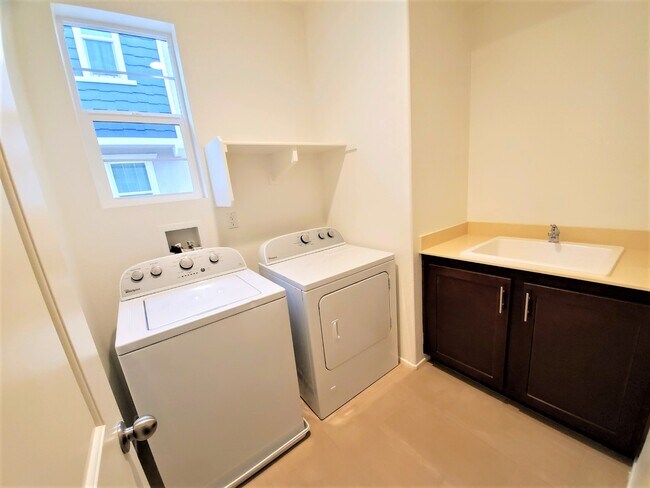 Building Photo - 3897 Boulder Dr