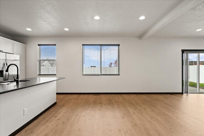 Building Photo - Spacious 4-Bedroom, 2.5 Bath, Two-Story Gem with a Fenced Yard!