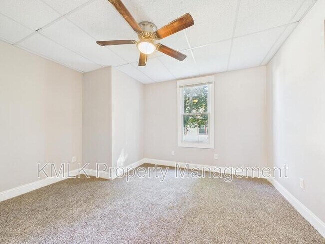 Building Photo - 428 Allyn St