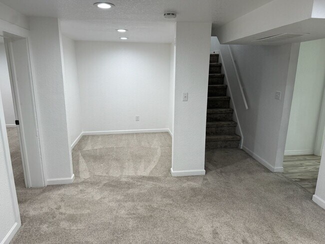 Building Photo - Wonderful updated basement apartment - Available NOW!