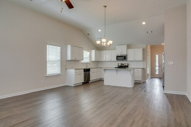 Building Photo - 313 Norwich Dr