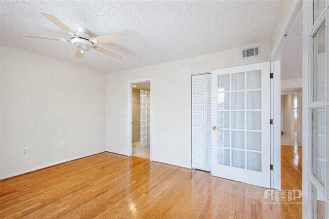 Building Photo - 3100 NE 48th St