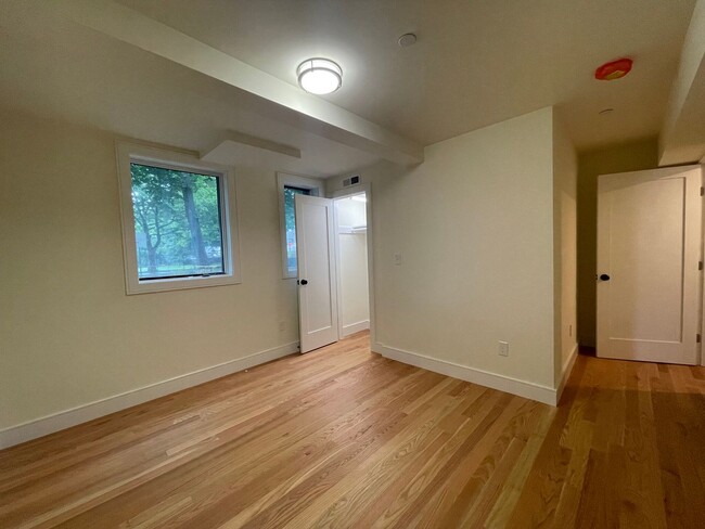 Building Photo - Newer Construction Luxury unit 3 bed 2.5ba...