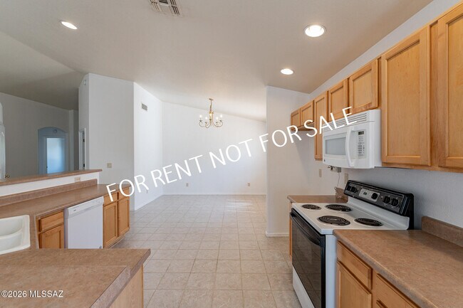 Building Photo - 2439 W Rousseau St
