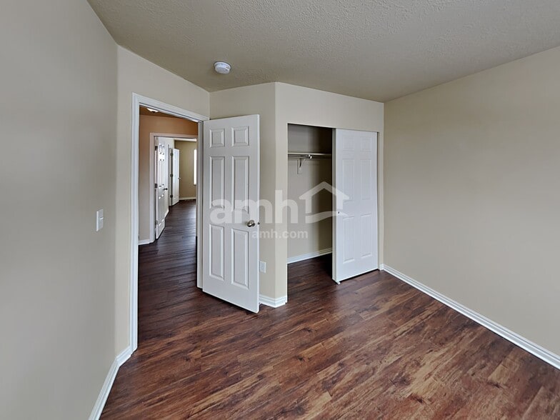 Building Photo - 981 Stonehenge Dr