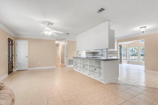 Building Photo - Coastal 3 Bedroom Home Available Now!