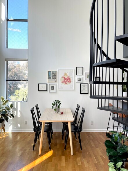 Building Photo - 469 Clementina St