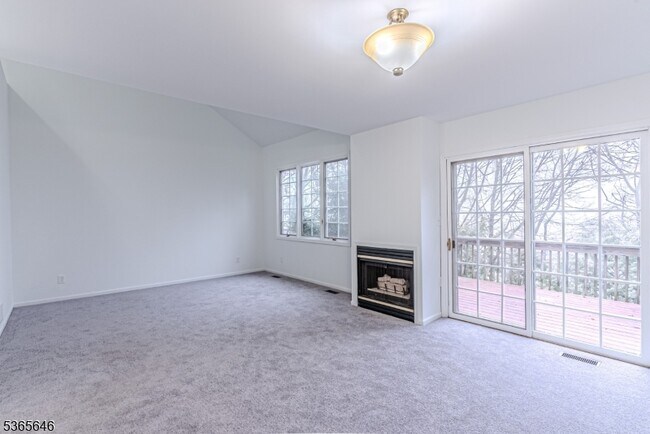 Building Photo - 22 Deer Hill Ct