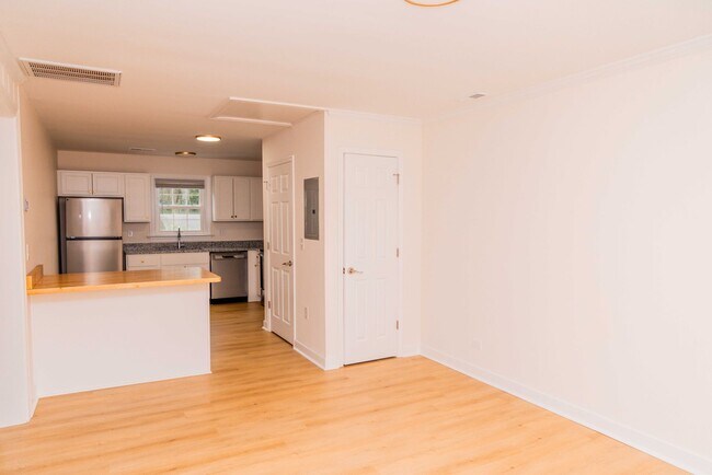 Building Photo - 103 Cresap Rd