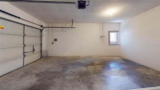 Building Photo - 7923 Ridge Pointe Dr E