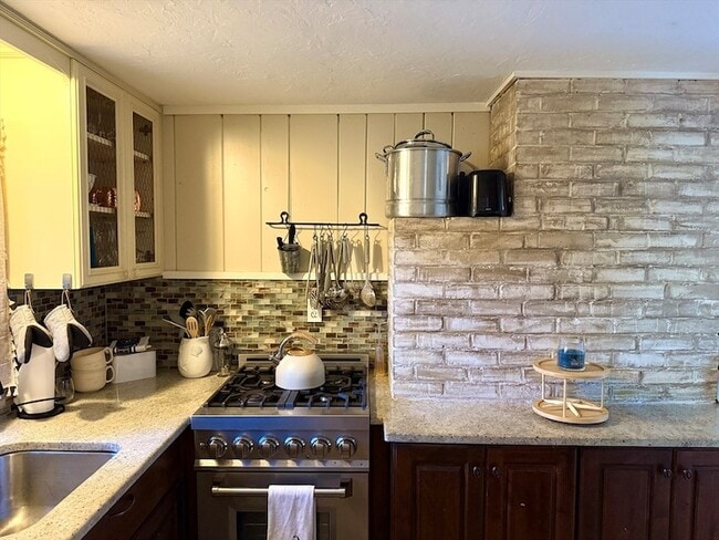 Building Photo - 28 Swan Lake Rd