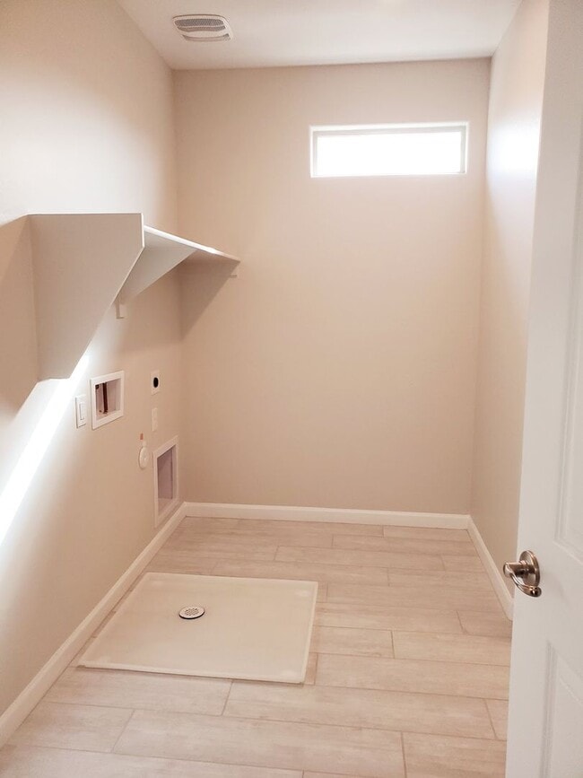 Building Photo - Newer Smart Home Near Mayo Clinic!