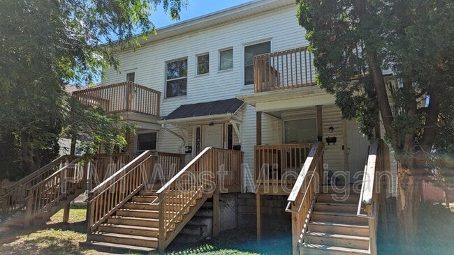 Building Photo - 1051 Pine Ave NW