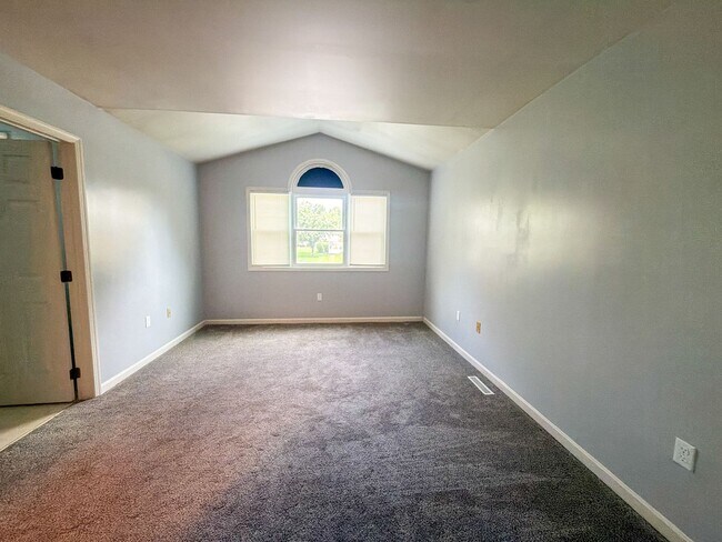 Building Photo - 1636 MacIntosh Way