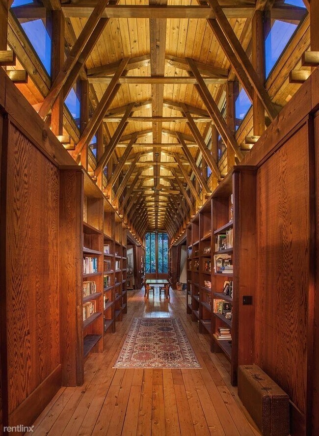 Building Photo - 625 Lovell Ave