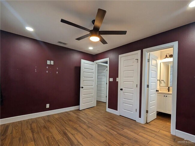 Building Photo - 14 Harvey St