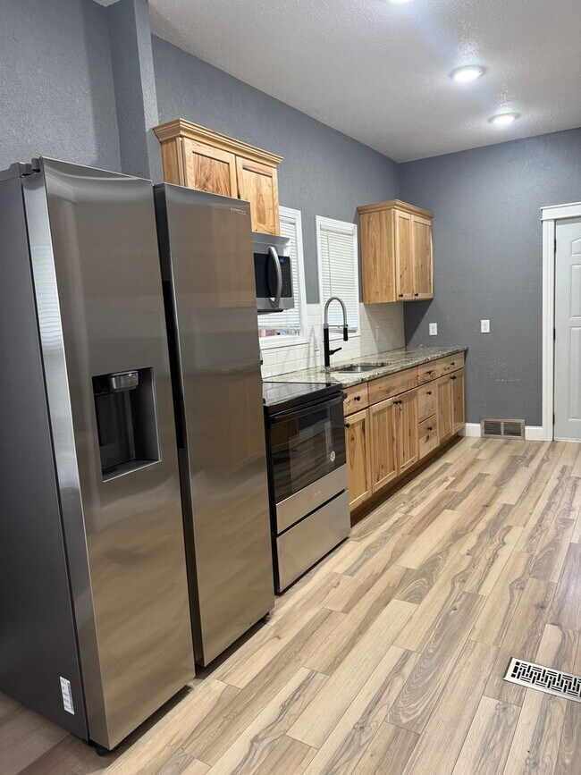 Building Photo - 226 Ferry St