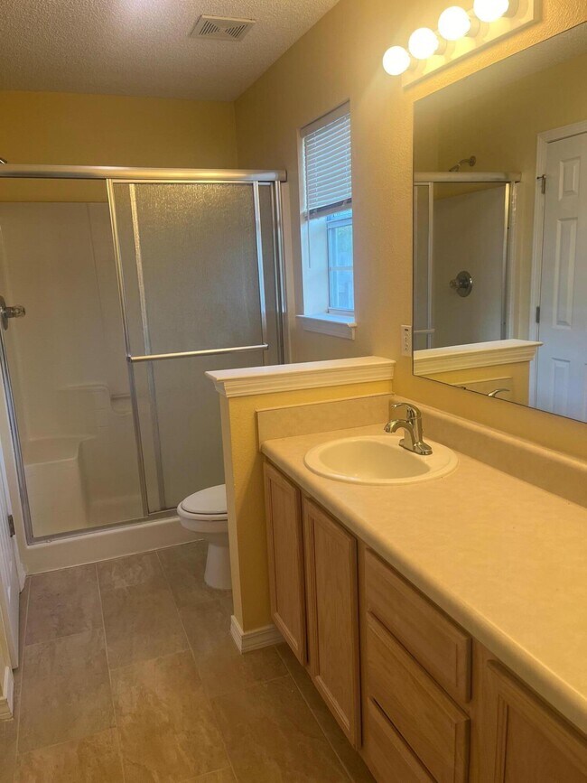 Building Photo - 5575 Meadow Creek Pl