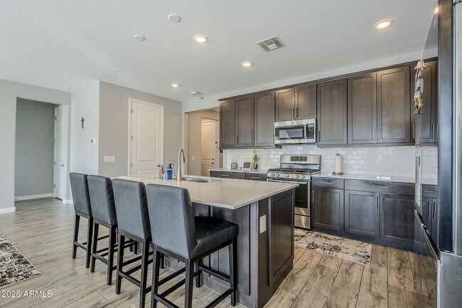 Building Photo - 9935 E Thornbush Ave